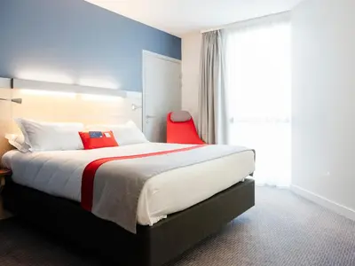 Un ou plusieurs lits dans un hébergement de l'établissement Holiday Inn Express Saint-Nazaire by IHG