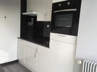Cuisine ou kitchenette dans l'établissement T2 hyper centre bord de Loire Parking