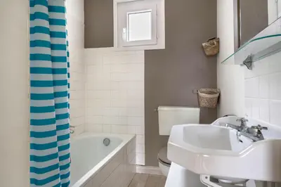 Salle de bains dans l'établissement Grande Brévinoise dans les pins