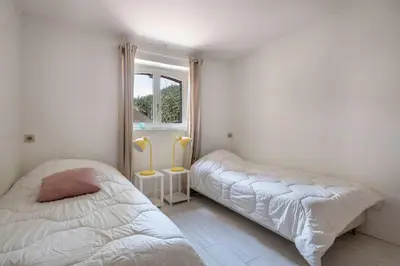 Un ou plusieurs lits dans un hébergement de l'établissement Villa balnéaire pour 8 - 75m de la plage