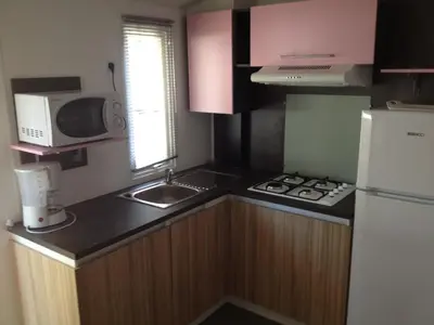 Cuisine ou kitchenette dans l'établissement Camping Le California