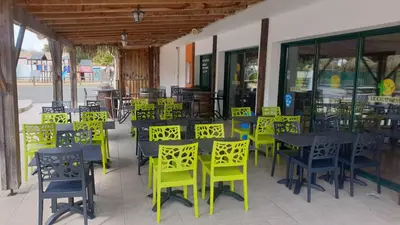 Restaurant ou autre lieu de restauration dans l'établissement Camping Le California
