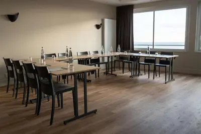 Restaurant ou autre lieu de restauration dans l'établissement Best Western Hotel De La Plage Saint Marc sur Mer