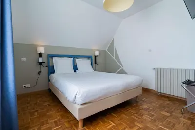 Un ou plusieurs lits dans un hébergement de l'établissement Best Western Hotel De La Plage Saint Marc sur Mer