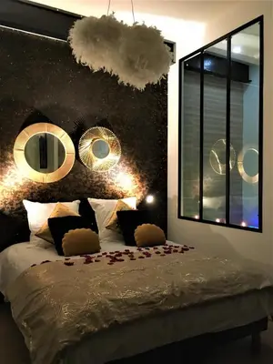 Un ou plusieurs lits dans un hébergement de l'établissement Opéra Suite&Spa