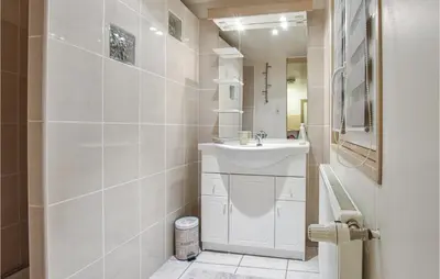 Salle de bains dans l'établissement 2 Bedroom Stunning Home In Apremont