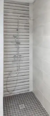 Salle de bains dans l'établissement Villa avec piscine privée à Saint-Jean-de-Monts