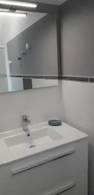 Salle de bains dans l'établissement L'Escale au Coteau