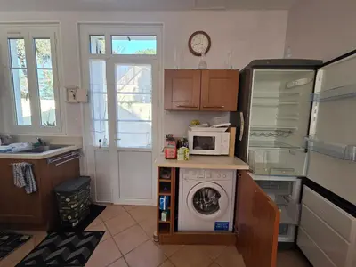 Cuisine ou kitchenette dans l'établissement Maison familiale 5 pers à St Brevin proche plage - FR-1-364-90
