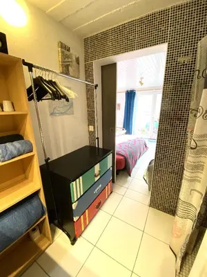 Un ou plusieurs lits dans un hébergement de l'établissement Charmant studio calme avec terasse & parking privé