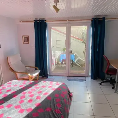 Charmant studio calme avec terasse & parking privé