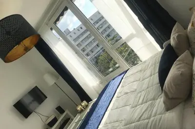 Télévision ou salle de divertissement dans l'établissement Tout en Élégance - Pont Rousseau (Nantes)