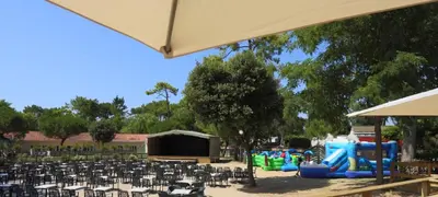 Aire de jeux pour enfants de l'établissement Bungalow charmant à Saint-Jean-de-Monts avec piscine partagée