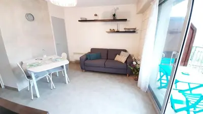 Coin salon dans l'établissement LA BIGEONNIERE Appartement 1 chambre résidence avec piscine proche centre