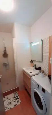 Salle de bains dans l'établissement LA BIGEONNIERE Appartement 1 chambre résidence avec piscine proche centre
