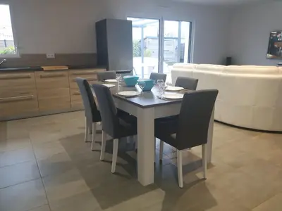 Cuisine ou kitchenette dans l'établissement House with private pool