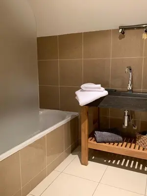 Salle de bains dans l'établissement LA PETITE ECOLE