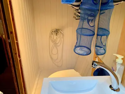 Salle de bains dans l'établissement La Toue de Blain