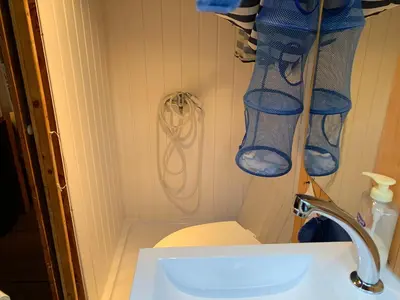 Salle de bains dans l'établissement La Toue de Blain