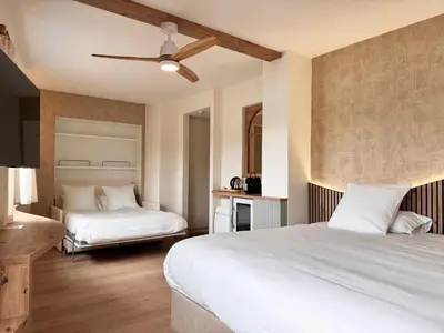 Un ou plusieurs lits dans un hébergement de l'établissement Hôtel Beau Soleil