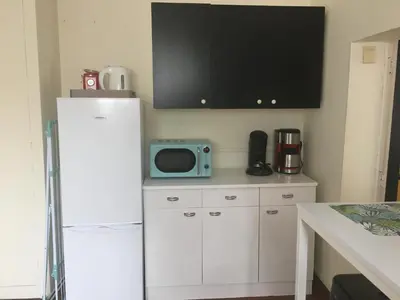 Cuisine ou kitchenette dans l'établissement Maisonnette de 2 personnes