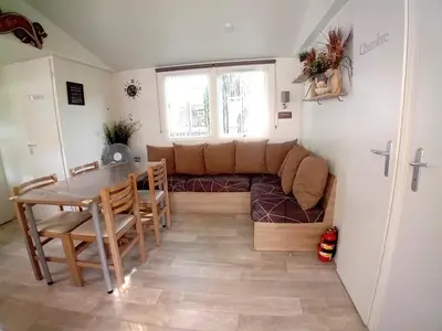 Coin salon dans l'établissement Mobil home proche du paradis des plages