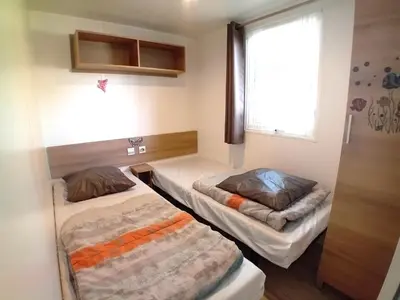 Un ou plusieurs lits dans un hébergement de l'établissement Mobil home proche du paradis des plages