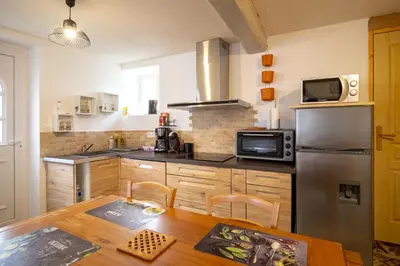 Cuisine ou kitchenette dans l'établissement La Vendéenne