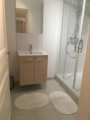 Salle de bains dans l'établissement Le bord de Loire