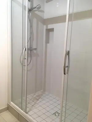 Salle de bains dans l'établissement Le bord de Loire
