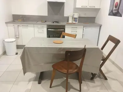 Cuisine ou kitchenette dans l'établissement Le bord de Loire
