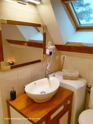 Salle de bains dans l'établissement Manoir de L'Aisnerie