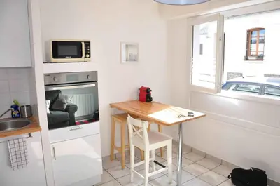 Cuisine ou kitchenette dans l'établissement Appartement cosy refait à neuf au coeur de Saint Nazaire à 300m du front de mer