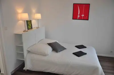 Un ou plusieurs lits dans un hébergement de l'établissement Appartement cosy refait à neuf au coeur de Saint Nazaire à 300m du front de mer