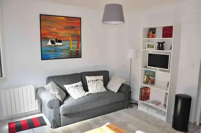 Coin salon dans l'établissement Appartement cosy refait à neuf au coeur de Saint Nazaire à 300m du front de mer