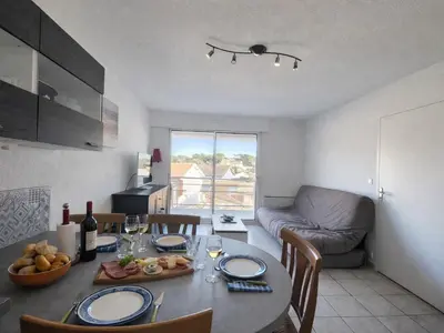 Coin salon dans l'établissement Appartement T2 avec balcon, à 100m de la plage et proche des commerces à Saint-Brevin-les-Pins - FR-1-364-93