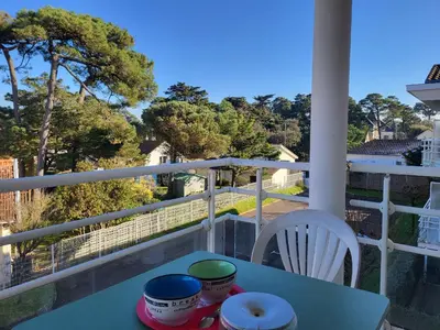 Balcon ou terrasse dans l'établissement Appartement T2 avec balcon, à 100m de la plage et proche des commerces à Saint-Brevin-les-Pins - FR-1-364-93