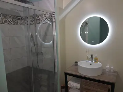 Salle de bains dans l'établissement Lucriolla
