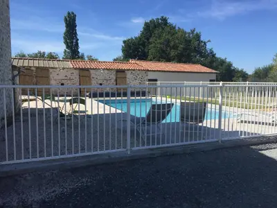 Piscine de l'établissement LA GRANDE THIBAUDIERE ou située à proximité
