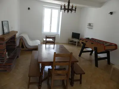 Télévision ou salle de divertissement dans l'établissement Grand gite du Puy Lambert