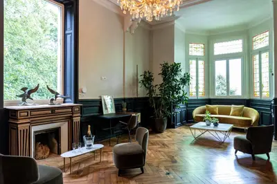 Coin salon dans l'établissement Le Château des Forges