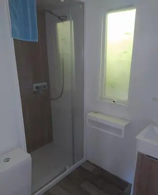 Salle de bains dans l'établissement Mobile Homes by KelAir at Camping Les Genets
