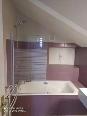 Salle de bains dans l'établissement chambre meublée à louer