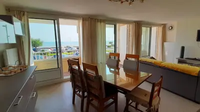 Cuisine ou kitchenette dans l'établissement GRAND CAP Appartement 2 chambres vue mer