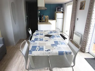 Cuisine ou kitchenette dans l'établissement Résidence avec piscine, chalet pour 6