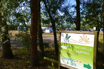 Plan de l'établissement AIRE NATURELLE CAMPING LA LOIRE FLEURIE