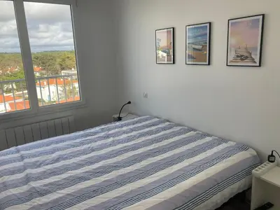 Un ou plusieurs lits dans un hébergement de l'établissement Appartement moderne 2 chambres, vue mer, rénové, 5 pers. - FR-1-323-230