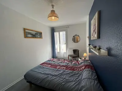 Un ou plusieurs lits dans un hébergement de l'établissement Appartement 2 pièces avec balcon, proche plage et commerces - 4 couchages - FR-1-224C-129