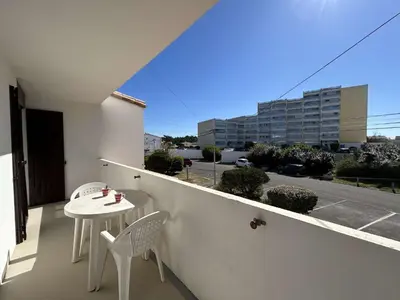 Balcon ou terrasse dans l'établissement Appartement 2 pièces avec balcon, proche plage et commerces - 4 couchages - FR-1-224C-129