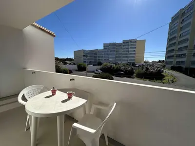 Balcon ou terrasse dans l'établissement Appartement 2 pièces avec balcon, proche plage et commerces - 4 couchages - FR-1-224C-129